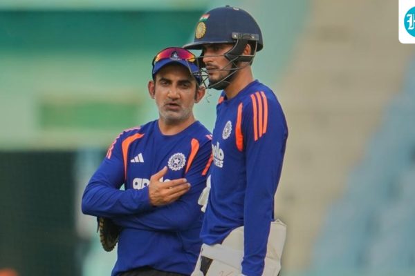 India-s-captain-Shubman-Gill-right-talks-with-he_1786601602387_1786601607204_f7581d06-bd63-41ad-a073-bcdfa7d9e820