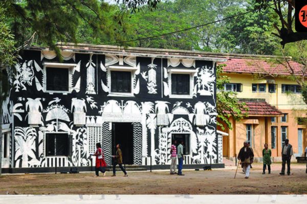 K-G-Subramanyan-s-black-and-white-murals-cover-the_1786026977670