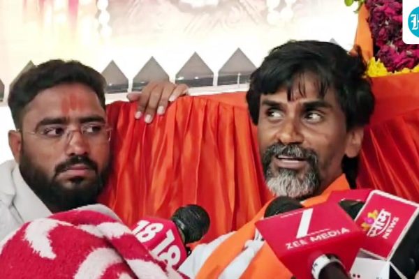 Maratha-quota-activist-Manoj-Jarange-Patil-speaks-_1788113892835