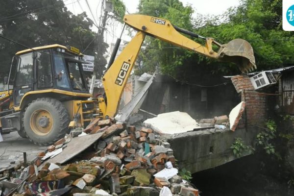 The-demolition-began-at-5-10pm-after-power-supply-_1788113592847