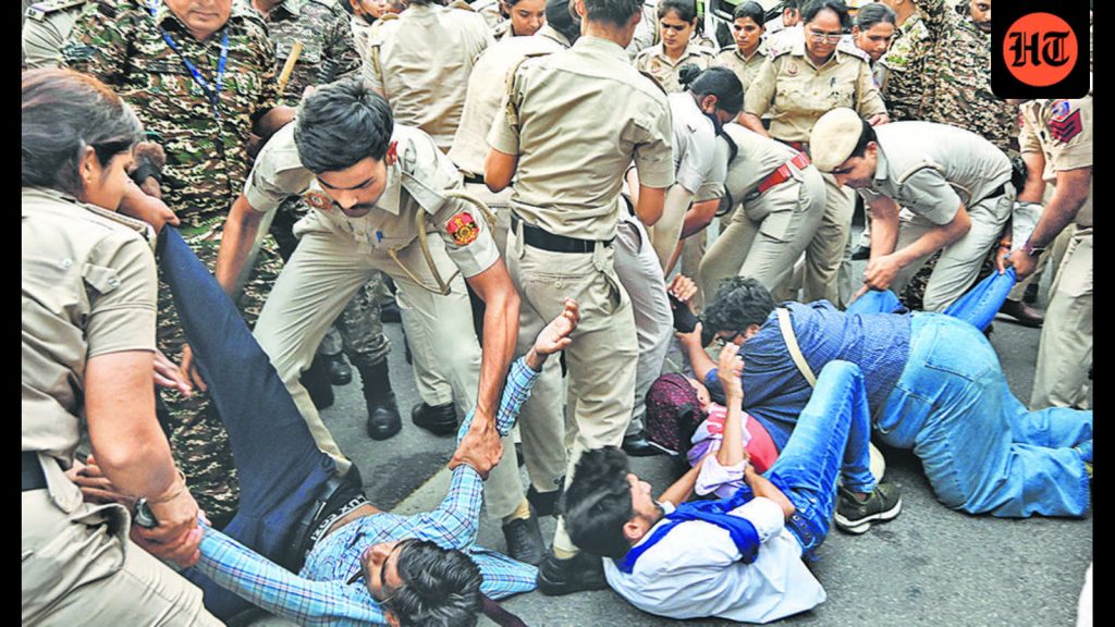 Police-personnel-detain-members-of-the-AISA-SFI-_1791137117632_MPws