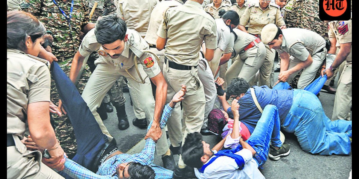 Police-personnel-detain-members-of-the-AISA-SFI-_1791137117632_MPws