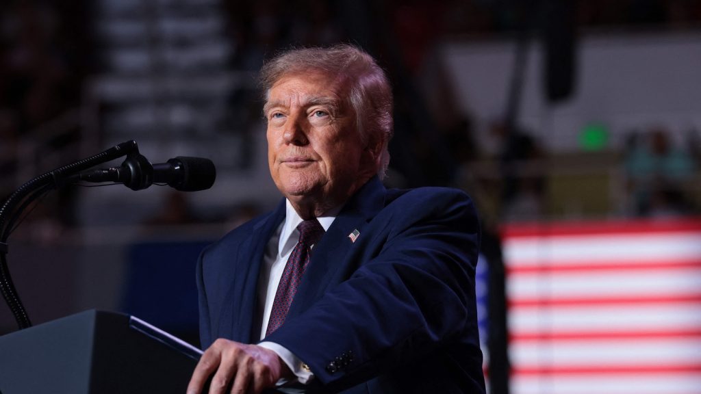 US-PRESIDENT-TRUMP-HOLDS-A-MIDTERM-RALLY-IN-MOBILE_1791027988080_ygj3_1791027988267_Dqtt_3a6c237e-e405-40db-baf4-061e05f7c9ec_r18P