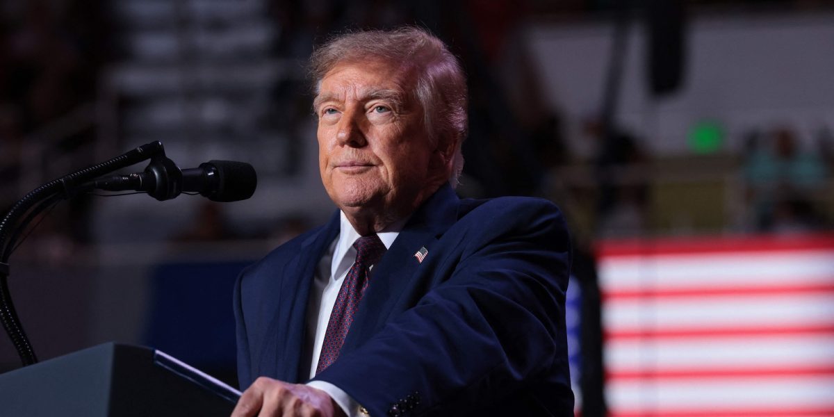 US-PRESIDENT-TRUMP-HOLDS-A-MIDTERM-RALLY-IN-MOBILE_1791027988080_ygj3_1791027988267_Dqtt_3a6c237e-e405-40db-baf4-061e05f7c9ec_r18P