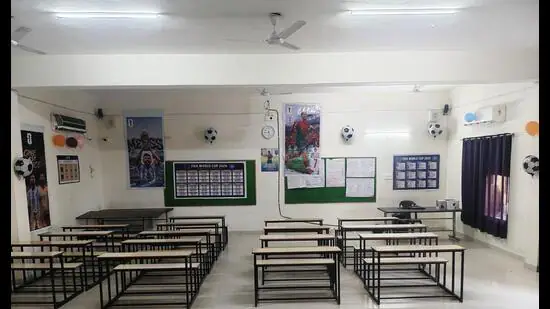 A-decorated-hall-for-young-players-to-watch-soccer_1781550686285