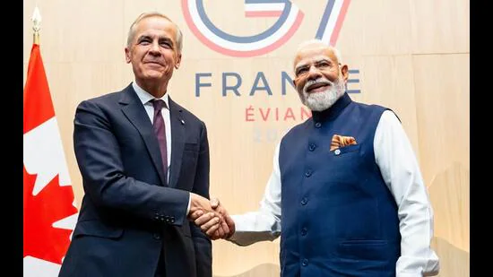 Canadian-Prime-Minister-Mark-Carney-left-meets-w_1781629426601