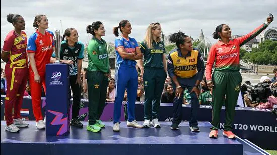 Captains-take-a-selfie-AFP-_1781371105497