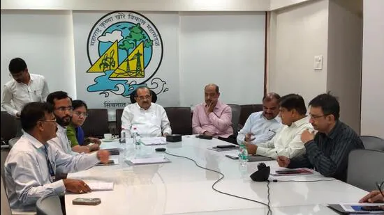 Chairing-a-review-meeting-on-water-storage-in-dams_1781464914891