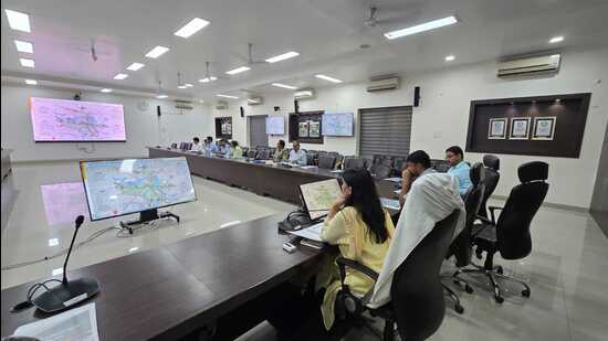 Divisional-commissioner-Soumya-Agarwal-chairs-a-me_1781029369771