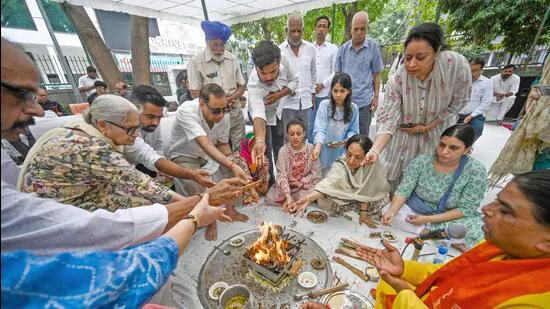 Families-of-victims-pay-their-respects-Sanchit-K_1781374410107