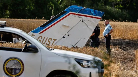France-Ubisoft-Plane-Crash-4_1782012065611_1782012086890_ca396f68-a92e-4b02-a2c1-7c1a17b81da0