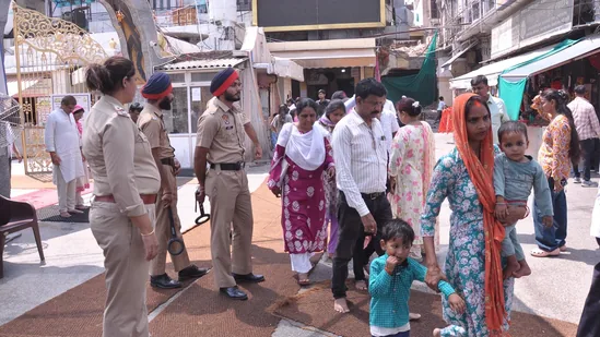 Punjab-Police-personnel-conducting-checks-at-Durgi_1780596442178_1781695056136_c8066a1e-68dd-4ad1-b637-1979ac3afb59