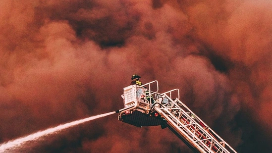 Sorrento_fire_1780941574246_1780941574418_b35a6547-9cb5-4fb7-b17d-c5e829f492c7