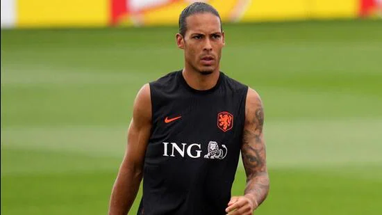 Virgil-van-Dijk-during-Netherlands-training-centr_1781197943131