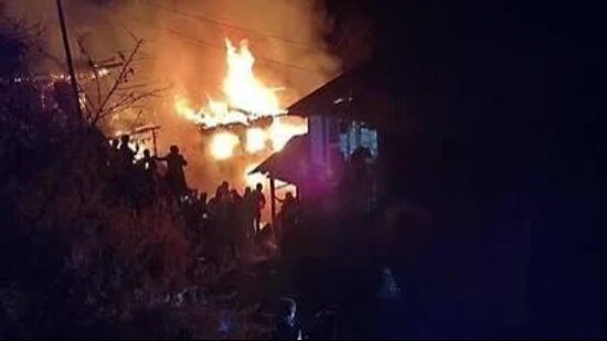 A-local-police-team-arrived-at-the-scene-immediate_1784054030753