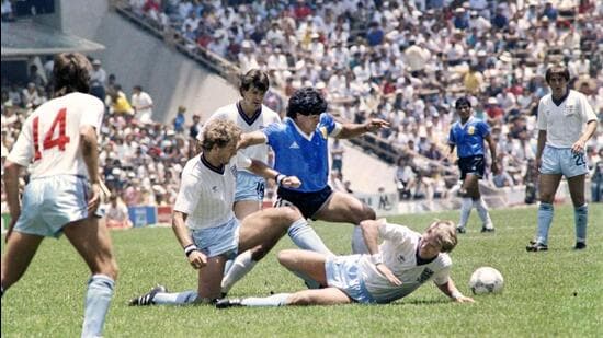 FILES-Argentine-legend-Diego-Maradona-centre-d_1784045869093