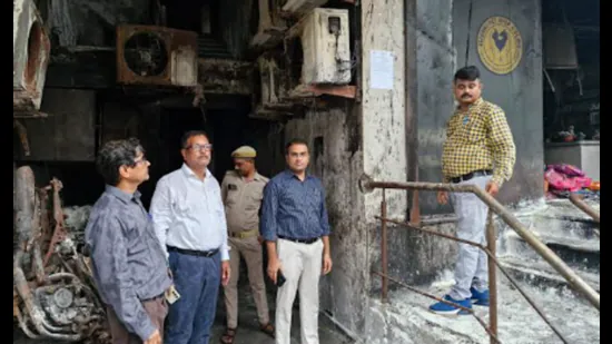LDA-officials-visited-the-Aliganj-building-on-Frid_1783700143090