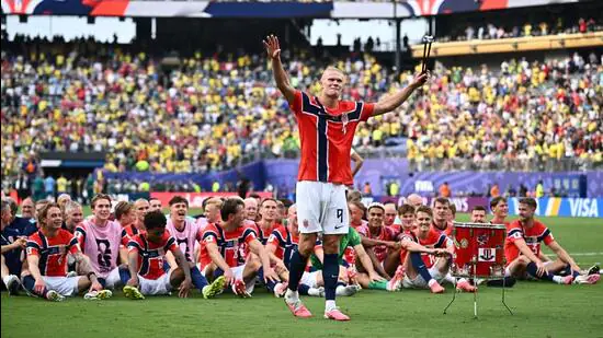 Norway-s-Erling-Haaland-celebrates-with-teammates-_1783300745629