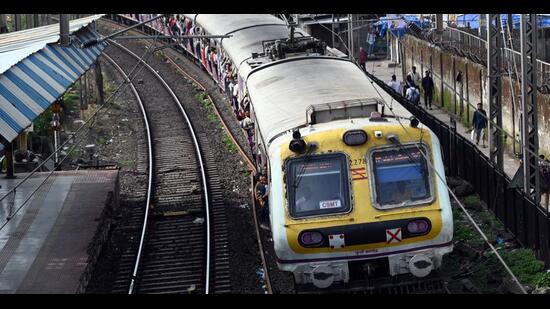 Railway-Police-intercepted-the-group-after-receivi_1784458983280