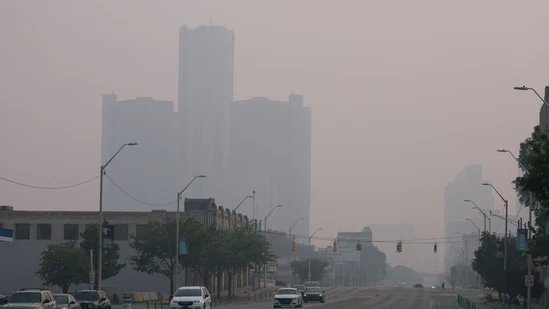 US-SMOKE-FROM-CANADIAN-WILDFIRES-DESCENDS-ON-DETRO_1784290748690_1784290748812_1a38b7fa-c2f5-49ae-862e-a310748161ec
