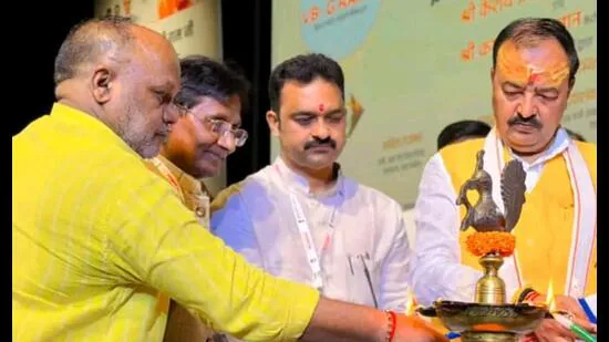 Union-MoS-Kamlesh-Paswan-Centre-and-UP-deputy-CM_1784222408575