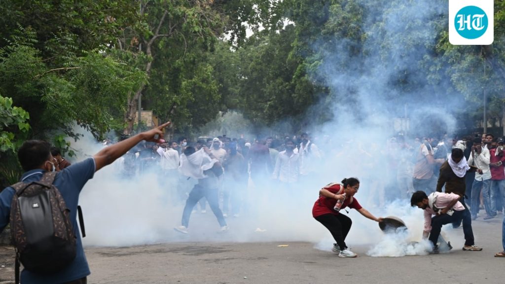 tear_gas_jantar_mantar_1784553273691_1784553312636_8e409b79-1e9b-4d8d-bf98-312f9bfb88fb_1784556058705_6b0f4e1c-f7d3-4980-b727-b1557be1061a