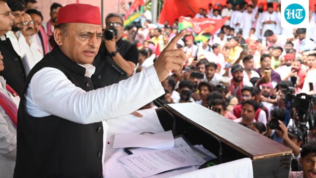 Akhilesh-Yadav-addresses-a-Prabuddh-Sammelan-at-th_1785946907523