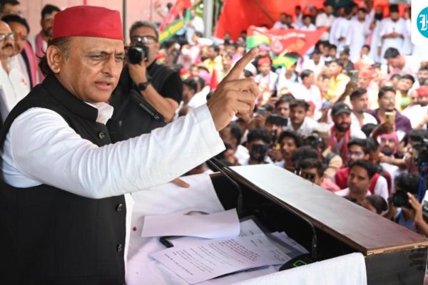 Akhilesh-Yadav-addresses-a-Prabuddh-Sammelan-at-th_1785946907523