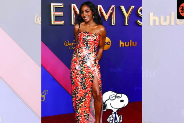 Ayo-Edebiri-is-playing-Snoopy-in-the-off-Broadway-_1786647570560