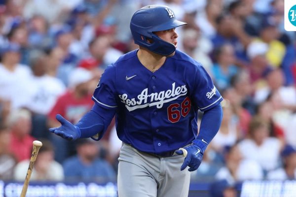 BASEBALL-MLB-PHI-LAD-75_1785951291122_1785951331285_87f8e0fd-a59e-4ef1-9e7f-71c4c7edd472