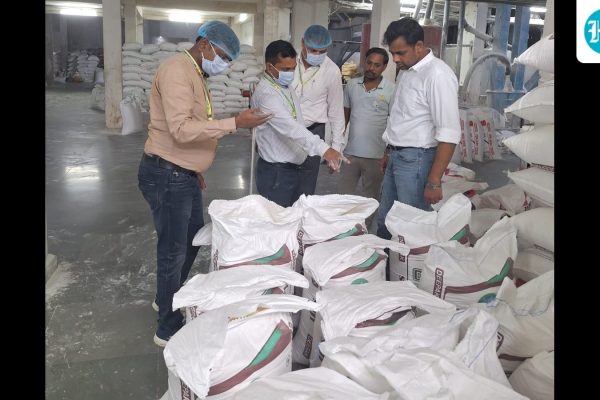 FSDA-officials-at-a-flour-Lucknow-flour-mill-recen_1786110722111