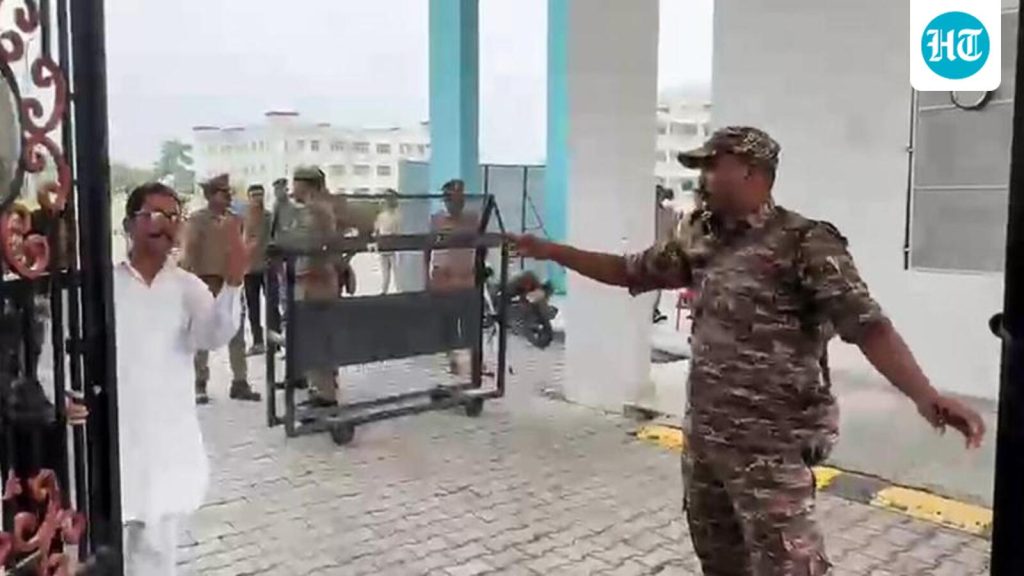 Security-personnel-present-on-the-Ali-Jauhar-Unive_1787149612877