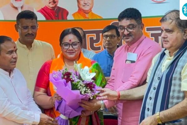 Srinagar-mayor-Aarti-Bhandari-and-10-councillors-j_1787150993419
