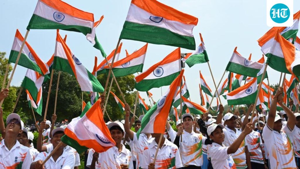Students-participated-in-the-Tiranga-Yatra-at-Ka_1786554992141