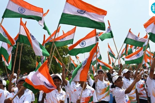 Students-participated-in-the-Tiranga-Yatra-at-Ka_1786554992141