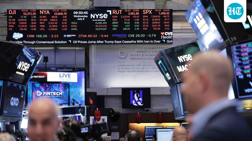 US-DOW-JONES-INDUSTRIAL-AVERAGE-DIVES-SHARPLY-AS-P_1786037107766_1786037108166_39385dce-a91d-48ee-bad3-06b89365b78c