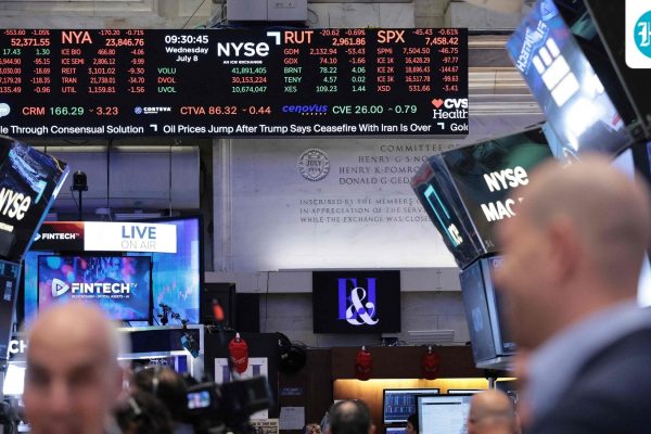 US-DOW-JONES-INDUSTRIAL-AVERAGE-DIVES-SHARPLY-AS-P_1786037107766_1786037108166_39385dce-a91d-48ee-bad3-06b89365b78c