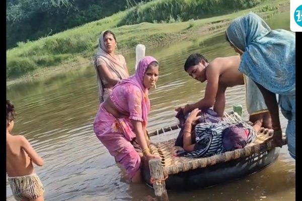 Woman-and-her-newborn-being-carried-across-the-Uta_1786732125283