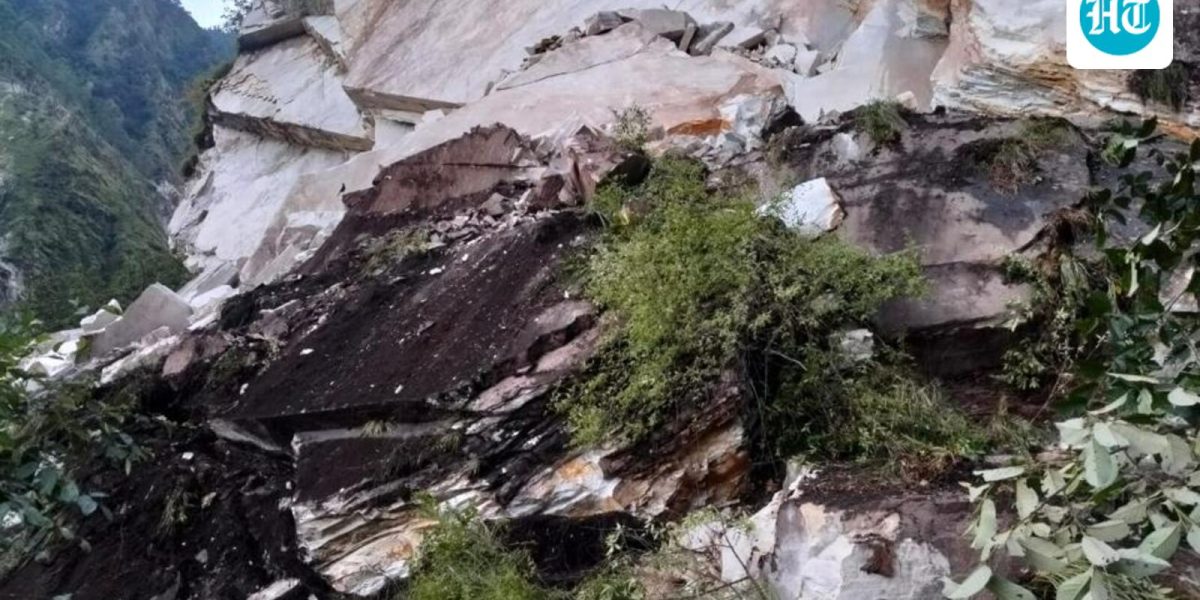 Over-350-pilgrims-were-stopped-at-Dharchula-after-_1790944048331_N6d6